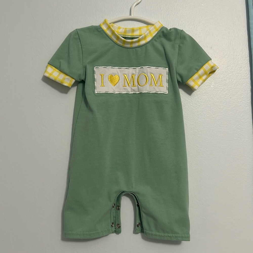 Green and yellow Shortie “I <3 Mom”